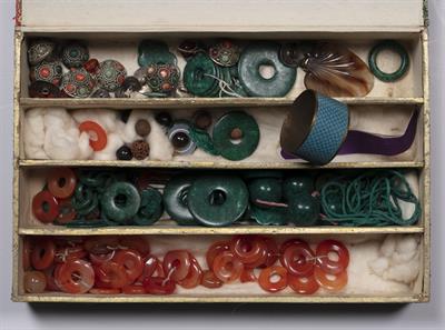 Lot 333 - Collection of jewellery beads