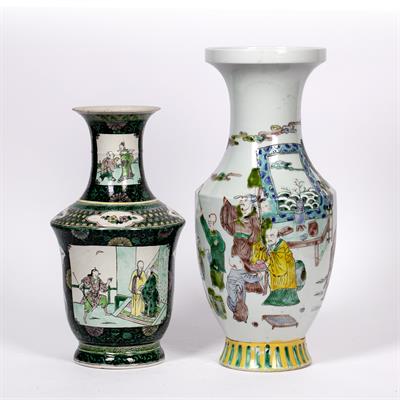 Lot 392 - Famille verte vase