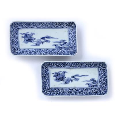 Lot 399 - Pair of blue and white oblong dishes