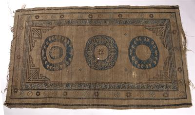 Lot 415 - Khotan rug