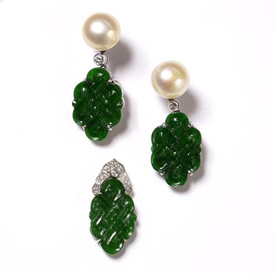 Lot 426 - Jadeite pendant