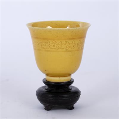 Lot 431 - Yellow glazed cup