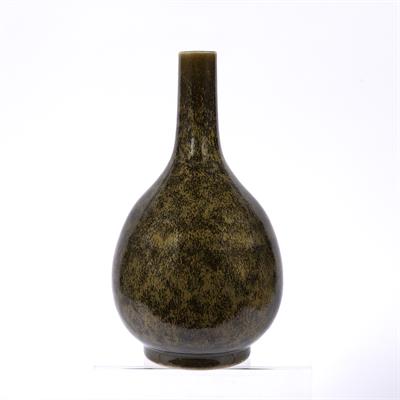 Lot 436 - Tea dust bottle vase