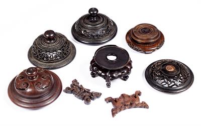 Lot 460 - Group of carved pieces