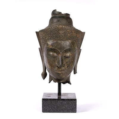 Lot 501 - Gilded metal model of a head