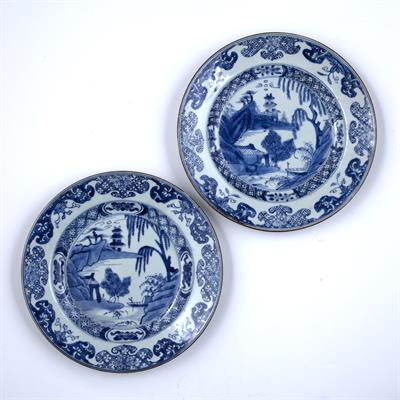 Lot 515 - Pair of blue and white dishes