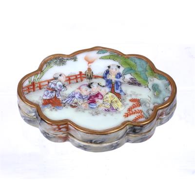 Lot 530 - Enamel porcelain ink pot and cover