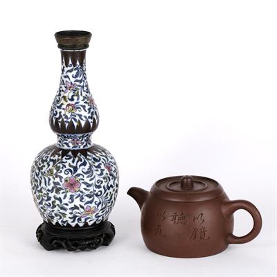 Lot 531 - Yixing teapot