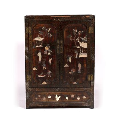 Lot 556 - Lacquer cabinet