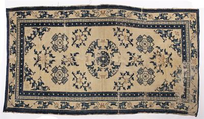 Lot 580 - Peking large rug