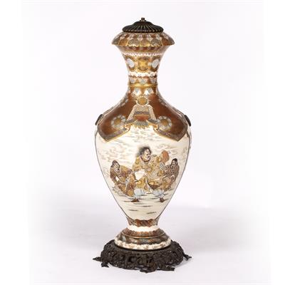 Lot 732 - Large Satsuma vase