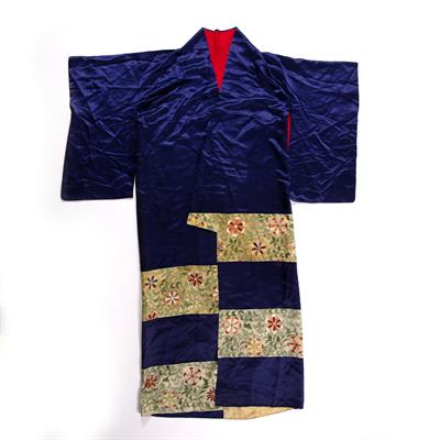 Lot 776 - Silk kosode