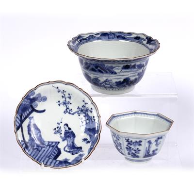 Lot 786 - Three pieces of blue and white porcelain