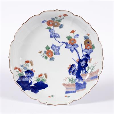 Lot 791 - Kakiemon polychrome dish