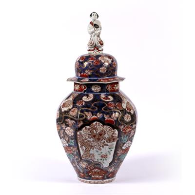 Lot 792 - Imari vase and cover