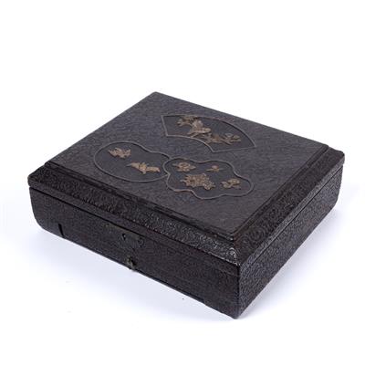 Lot 800 - Lacquer carved box