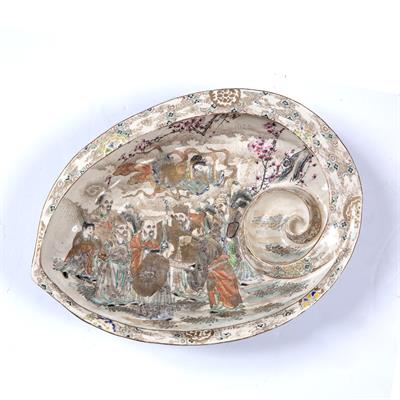 Lot 805 - Satsuma shell shaped oval dish