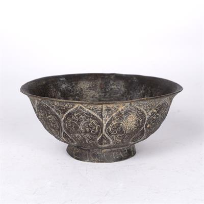 Lot 810 - Bronze bowl