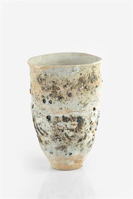 Lot 13 - Robin Welch (1936-2019)
Vessel
stoneware