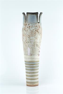 Lot 15 - Robin Welch (1936-2019)
Tall vessel
stoneware