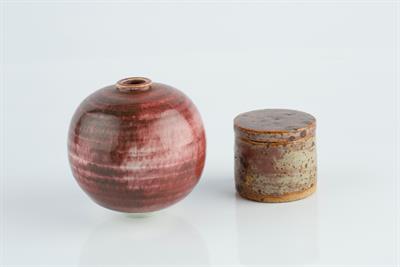 Lot 114 - Derek Davis (1926-2008)
Vase, and a box and cover
red glazes
both signed
9cm and 4