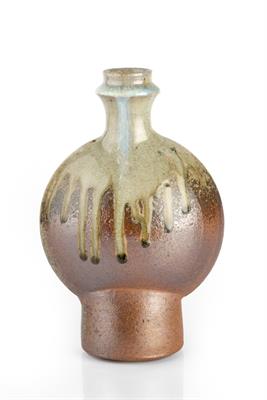 Lot 173 - Joseph Bull (Contemporary)
Moon flask