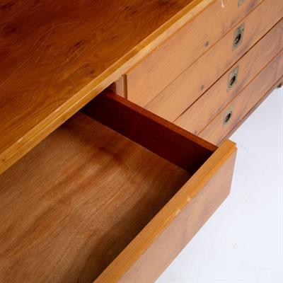 Lot 263 - Archie Shine for Robert Heritage
Chest of drawers
yew wood with brass ring handles
57cm high