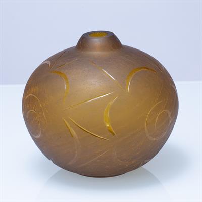 Lot 340 - Art Deco
Vase, circa 1930
frosted orange glass
23cm high