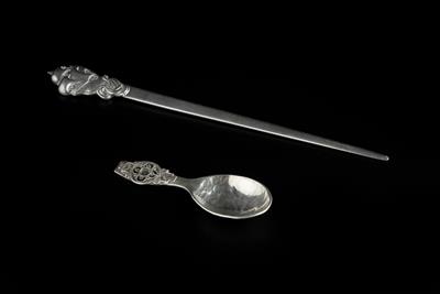 Lot 355M - Amy Sandheim (20th Century)
An Arts & Crafts caddy spoon