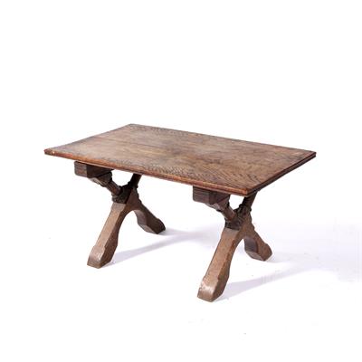 Lot 62 - Small oak occasional table