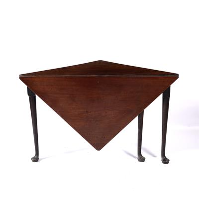 Lot 64 - Mahogany corner table