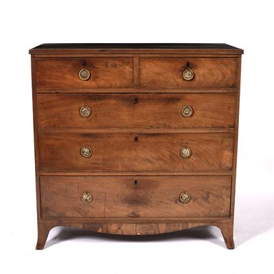 Lot 76 - Mahogany chest of drawers