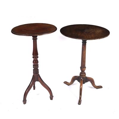 Lot 77 - Oak circular tripod table