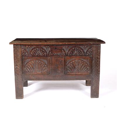 Lot 78 - Small oak coffer