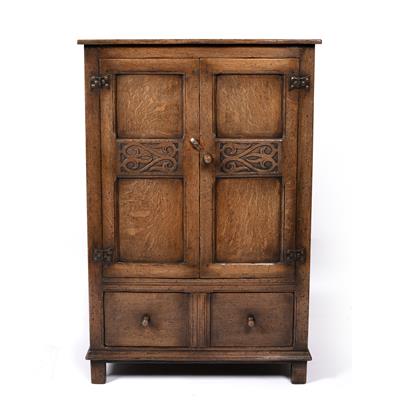 Lot 100 - Oak side cupboard