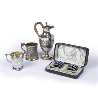 Lot 202 - Pair of cased silver table salts