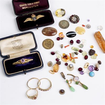 Lot 207 - Three 9ct gold rings
