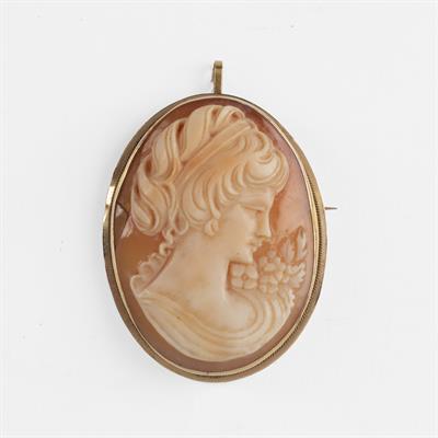 Lot 208 - Cameo brooch