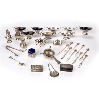 Lot 212 - Collection of silver