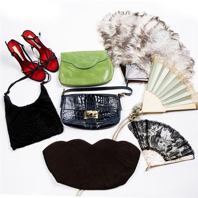 Lot 241 - Collection of ladies fashion items to include