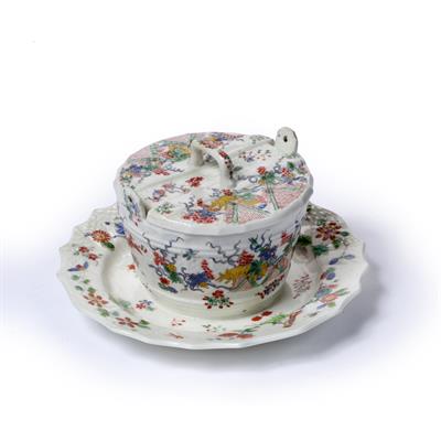 Lot 265 - Samson Chantilly style porcelain butter tub and cover