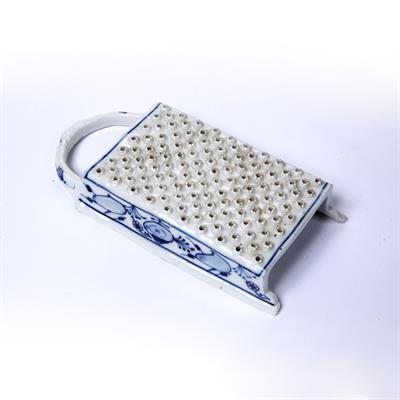 Lot 267 - Blue and white porcelain grater