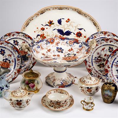 Lot 271 - Group of ceramics