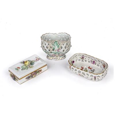 Lot 276 - Meissen snuff box