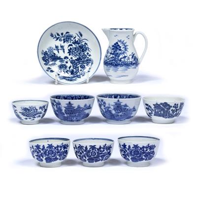 Lot 300 - Collection of Worcester porcelain to include