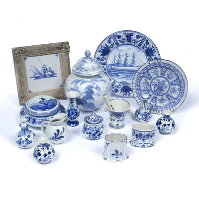 Lot 304 - Collection of contemporary Delft pottery to include