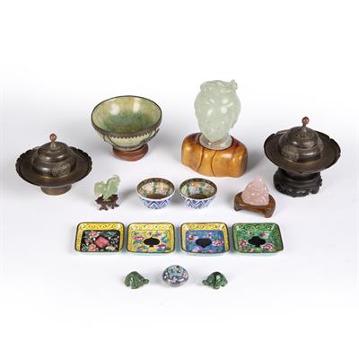 Lot 314 - Small group of pieces