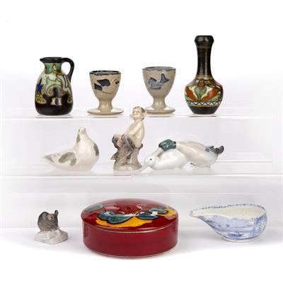 Lot 318 - Collection of pieces to include