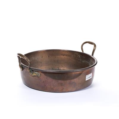 Lot 323 - Copper circular large pan