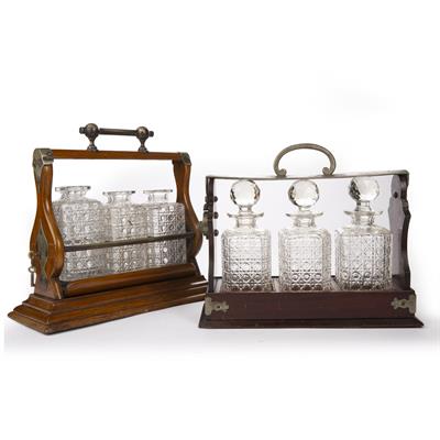 Lot 324 - Mahogany tantalus